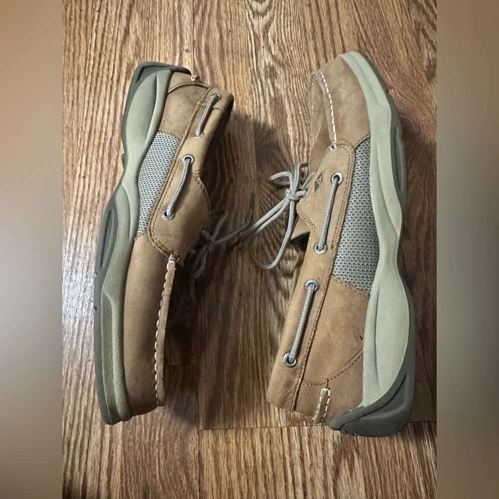 Sperry excellent see